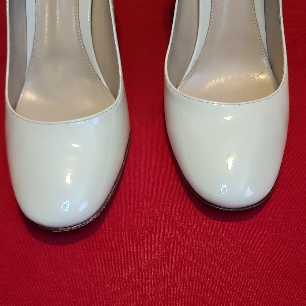 Gianvito Rossi Elegant Beige Heels - Picture 4 of 7